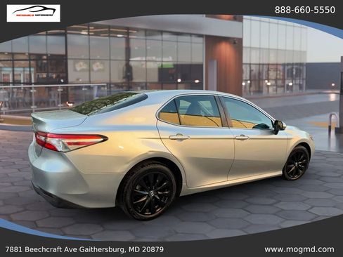 Used 2018 Toyota Camry LE FWD image 5