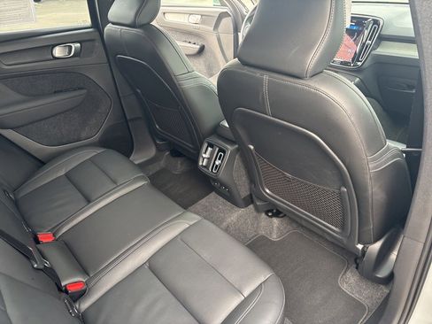 Certified 2025 Volvo XC40 B5 Plus image 42