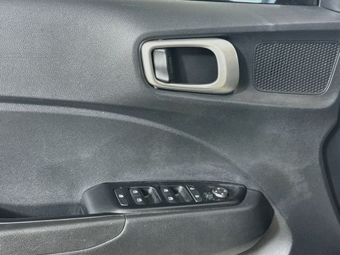 Used 2023 Hyundai Venue SEL FWD image 24
