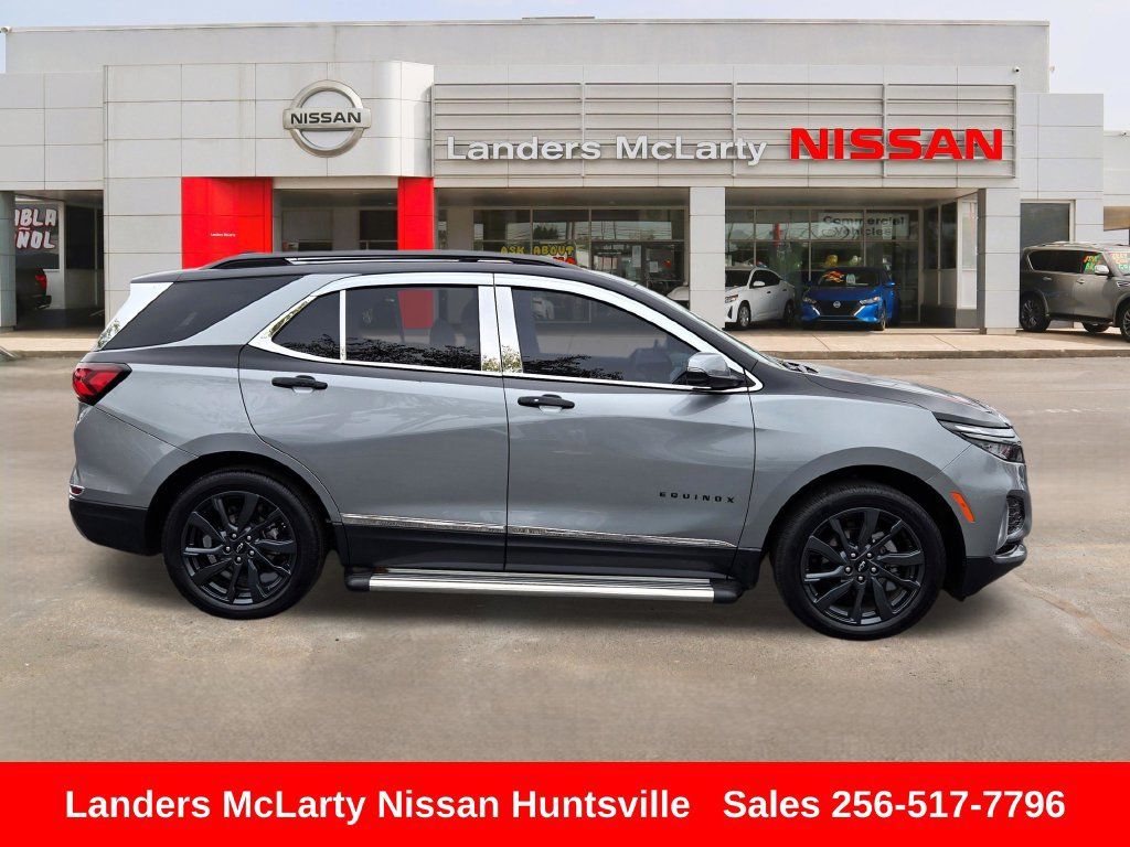 Used 2023 Chevrolet Equinox RS w/ RS Leather Package FWD image 2