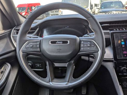 Certified 2023 Jeep Grand Cherokee Altitude image 15