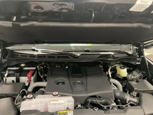 New 2026 Toyota Tundra Limited AWD/4WD image 32