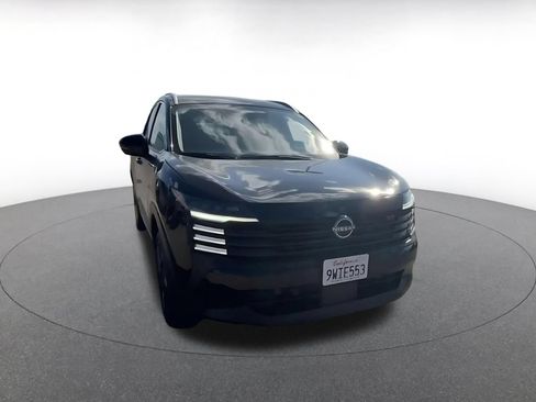 Used 2026 Nissan Kicks SR AWD/4WD image 3