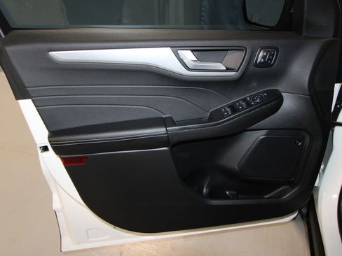 Used 2026 Ford Escape SE w/ PHEV Premium Package image 5