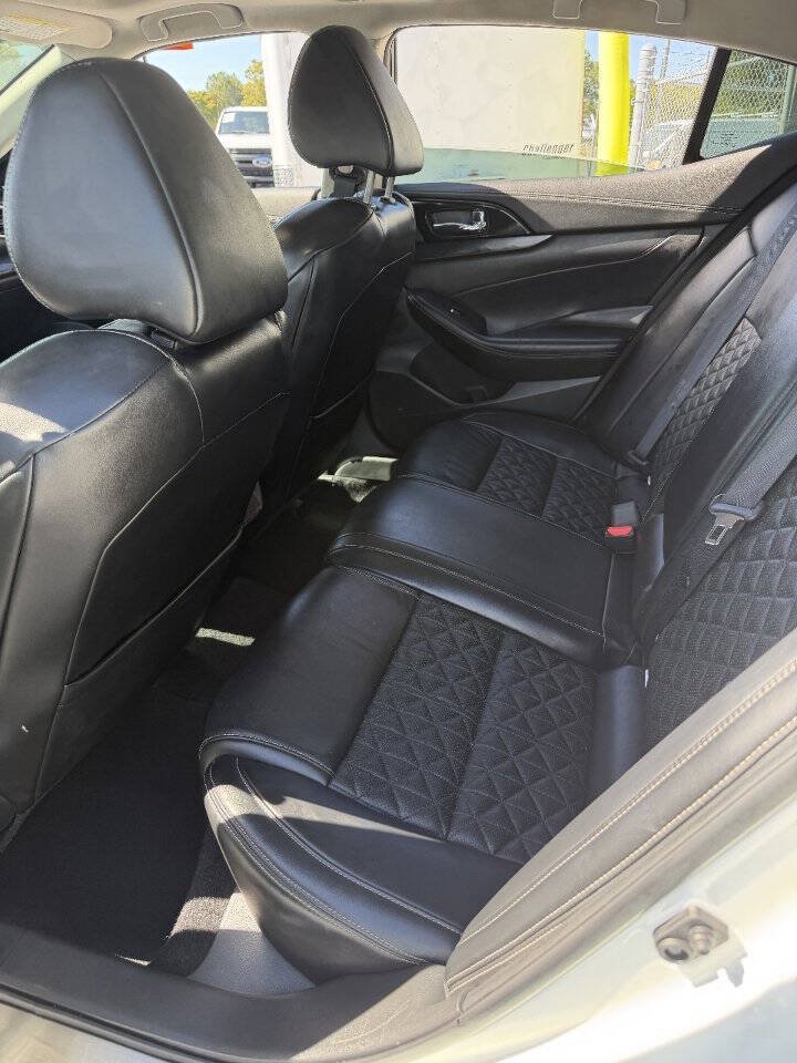 Used 2021 Nissan Maxima Platinum w/ Sport Mat Group FWD image 11
