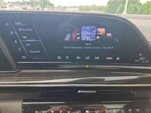 Used 2023 Cadillac Escalade Premium Luxury AWD/4WD image 18