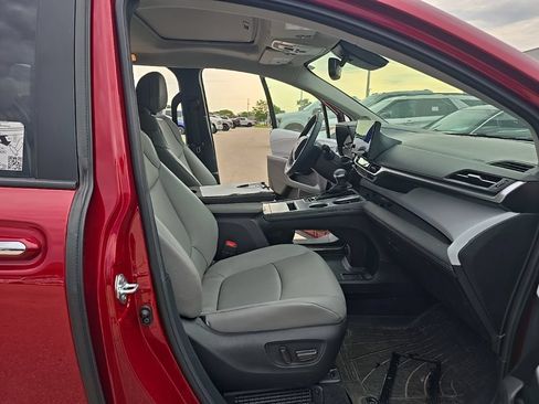 Used 2026 Toyota Sienna XLE AWD/4WD image 18