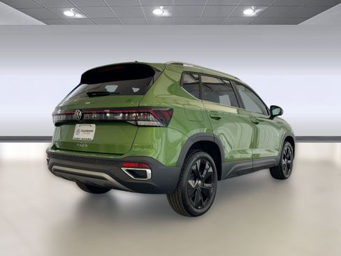 New 2026 Volkswagen Taos SE image 9