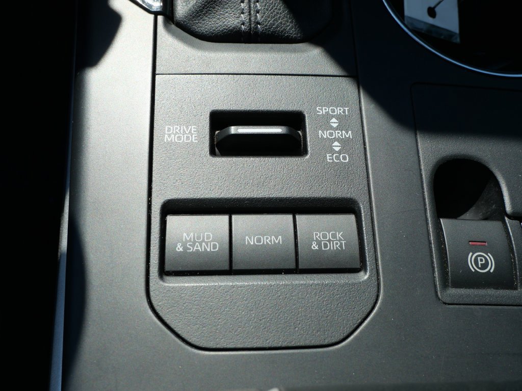 Used 2024 Toyota Highlander XLE AWD/4WD image 18