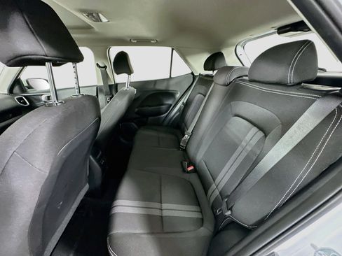 Used 2025 Hyundai Venue SEL FWD image 27