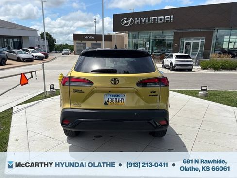 Used 2023 Toyota Corolla Cross AWD Hybrid w/ Convenience Package image 9