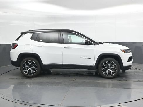 Used 2025 Jeep Compass Limited AWD/4WD image 4