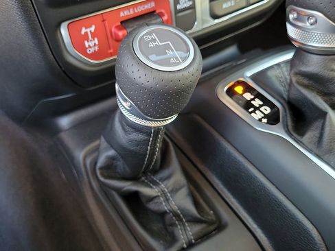 New 2025 Jeep Gladiator Mojave w/ Convenience Group image 33