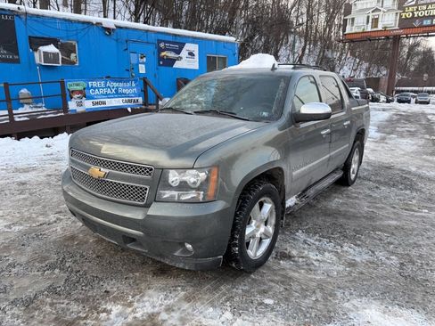 Used 2011 Chevrolet Avalanche LTZ image 3