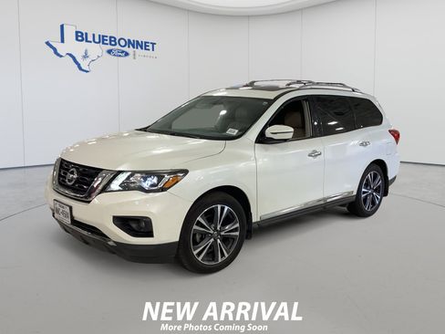 Used 2017 Nissan Pathfinder Platinum FWD image 1