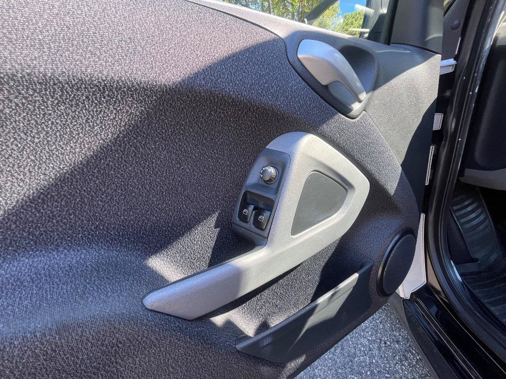 Used 2008 smart fortwo pure RWD image 12