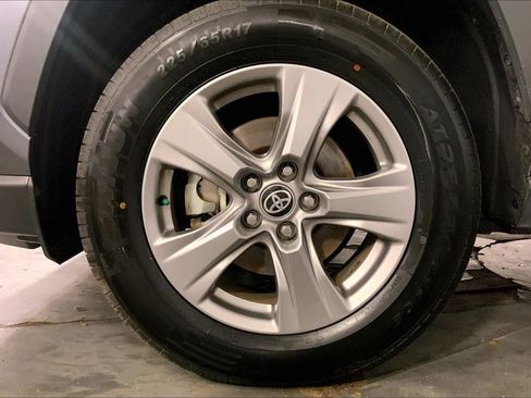 Used 2025 Toyota RAV4 LE AWD/4WD image 11