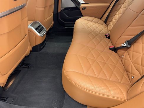 Used 2023 BMW 740i image 43