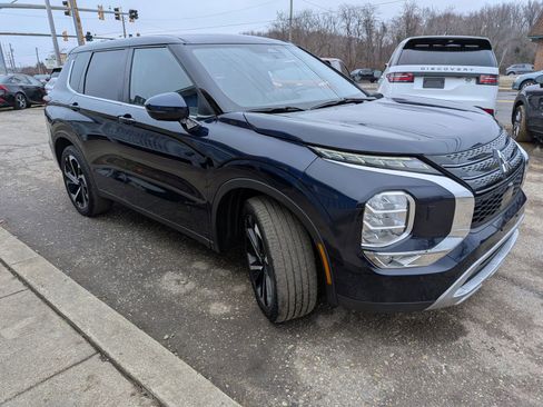 Used 2022 Mitsubishi Outlander SE image 8