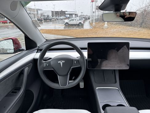 Used 2024 Tesla Model Y Performance image 17
