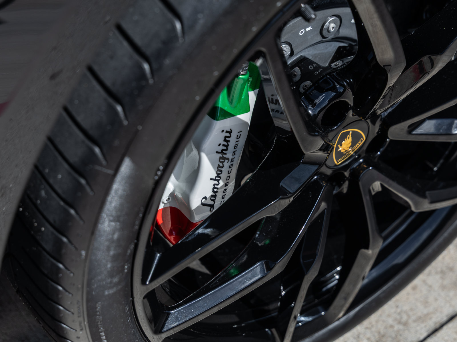 Used 2019 Lamborghini Huracan Performante AWD/4WD image 19