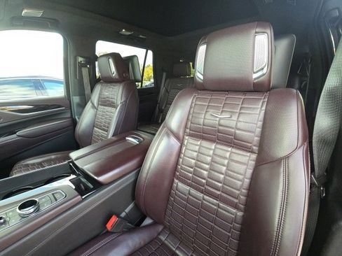 Used 2022 Cadillac Escalade Sport Platinum image 11