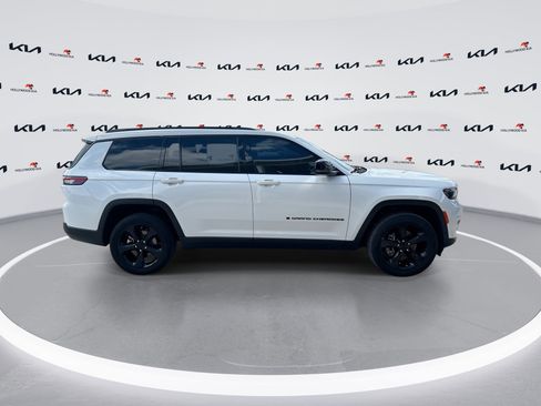 Used 2023 Jeep Grand Cherokee L Laredo RWD image 9