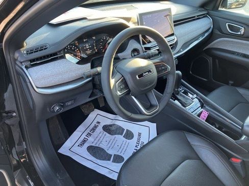 Certified 2023 Jeep Compass Latitude image 13