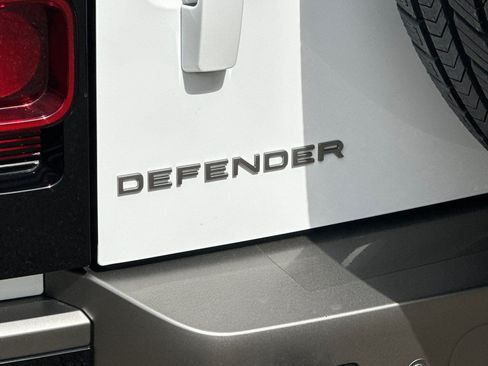 Certified 2024 Land Rover Defender 130 X-Dynamic SE AWD/4WD image 30