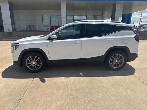 Used 2023 GMC Terrain SLT FWD image 28