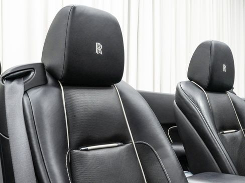 Used 2017 Rolls-Royce Dawn RWD image 21