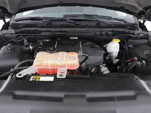 Used 2019 RAM 1500 Classic SLT w/ Black Appearance Group AWD/4WD image 15