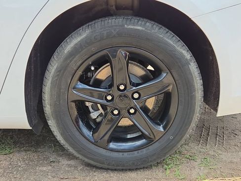 Used 2021 Chevrolet Malibu LS FWD image 33