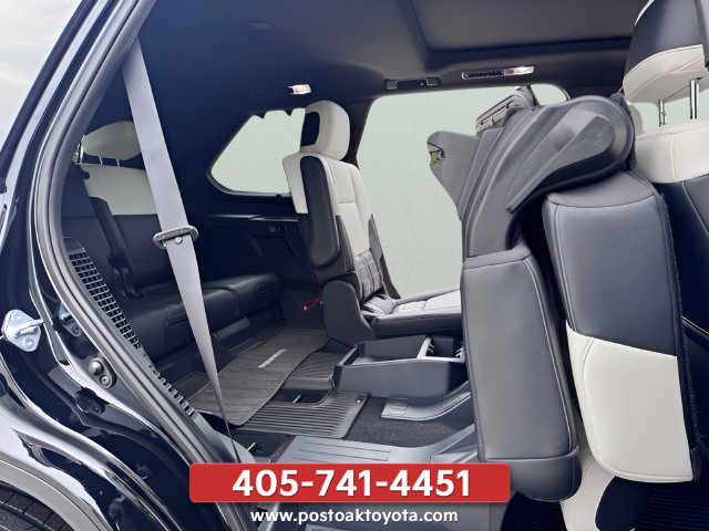 Used 2023 Toyota Sequoia Capstone AWD/4WD image 34