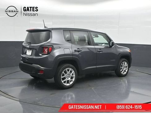Used 2023 Jeep Renegade Latitude AWD/4WD image 2