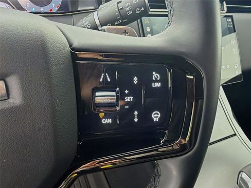 Used 2024 Land Rover Range Rover Evoque Dynamic SE image 11