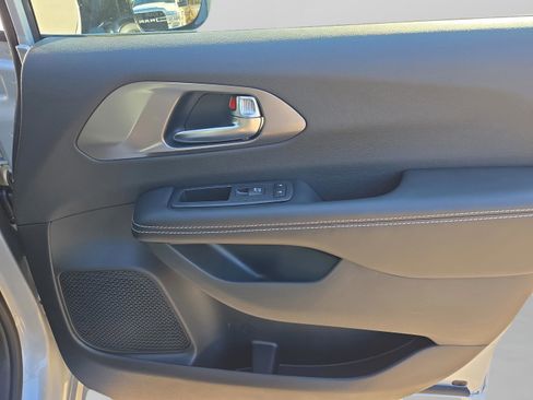 New 2026 Chrysler Pacifica Select image 29