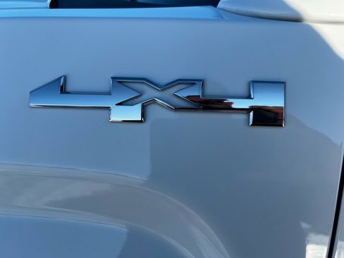 Used 2017 GMC Sierra 1500 4x4 Regular Cab image 11