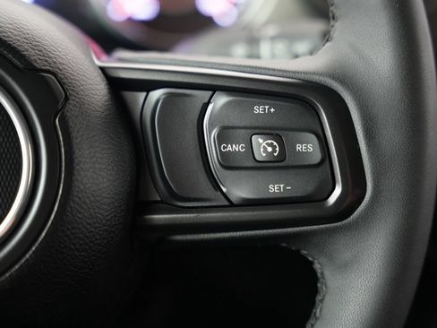 Used 2023 Jeep Gladiator Sport AWD/4WD image 13