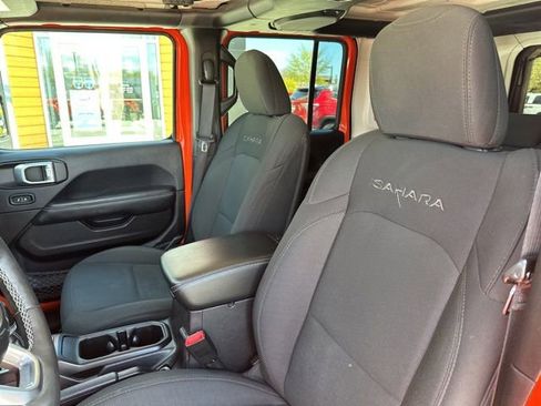 Used 2019 Jeep Wrangler Unlimited Sahara w/ Cold Weather Group AWD/4WD image 20
