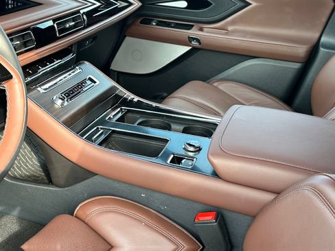 Used 2025 Lincoln Aviator Reserve w/ Equipment Group 201A AWD/4WD image 20