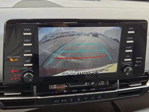 Used 2024 Toyota Sienna LE image 25
