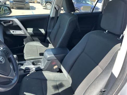 Used 2018 Toyota RAV4 LE w/ Carpet Mat Package image 3