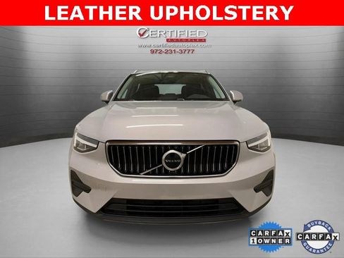 Used 2025 Volvo XC40 B5 Core image 2