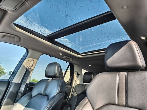 Used 2024 Honda Pilot Touring image 22