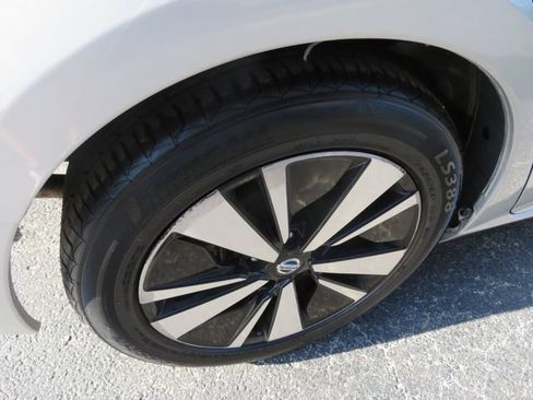 Used 2020 Nissan Altima 2.5 SL FWD image 11