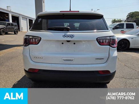 Used 2025 Jeep Compass Latitude AWD/4WD image 14