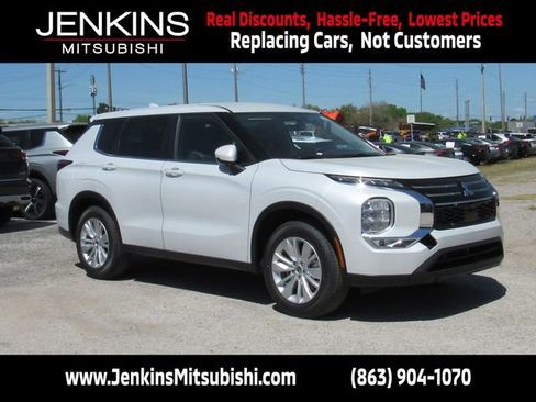 New 2026 Mitsubishi Outlander ES image 1