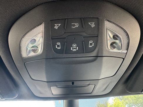 Used 2025 Chrysler Pacifica Select AWD/4WD image 29