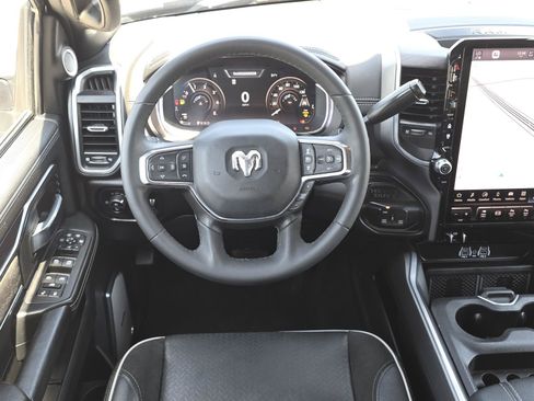 Used 2025 RAM 2500 Laramie AWD/4WD image 10